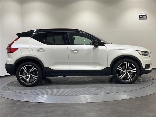 ＸＣ４０ Ｂ４　ＡＷＤ　Ｒデザイン　パノラマサンルーフ　ハーマンカードンサウンドシステム　純正ＨＤＤナビ　フルセグ／ラジオ／ＢＴ　全方位カメラ　ハンズフリー　オープニング／クロージング機構　オートクルーズコントロール（33枚目）