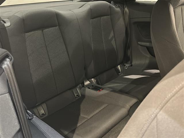 TTクーペ 1.8TFSI ライティングスタイルエディション Slineエクステリアパッケージ 専用バンパー ハイグロスブラックラジエターグリル プラチナム グレーリアディフューザー LEDヘッドライト バーチャルコクピット フルセグ Bluetooth(4枚目)