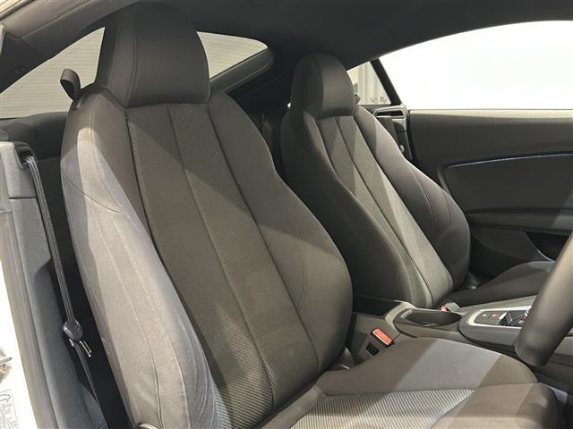 TTクーペ 1.8TFSI ライティングスタイルエディション Slineエクステリアパッケージ 専用バンパー ハイグロスブラックラジエターグリル プラチナム グレーリアディフューザー LEDヘッドライト バーチャルコクピット フルセグ Bluetooth(6枚目)