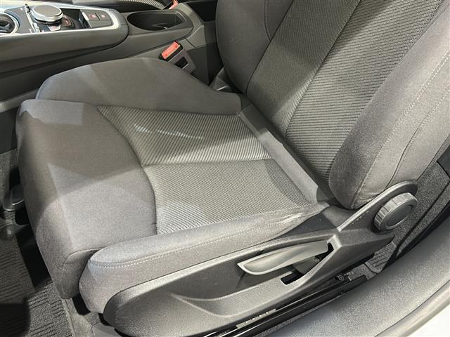 TTクーペ 1.8TFSI ライティングスタイルエディション Slineエクステリアパッケージ 専用バンパー ハイグロスブラックラジエターグリル プラチナム グレーリアディフューザー LEDヘッドライト バーチャルコクピット フルセグ Bluetooth(9枚目)