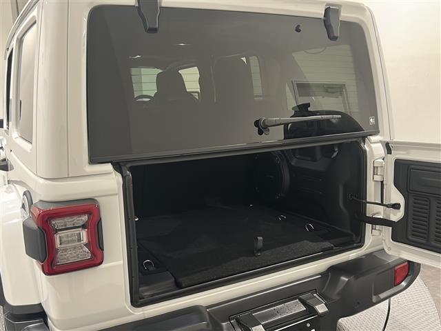 ジープ・ラングラーアンリミテッド サハラ AndroidAuto アダプティブクルーズコントロール アルパイン製プレミアムスピーカー ParkviewTMリアバックアップカメラ ブラインドスポットモニター オートハイビームヘッドライト(3枚目)