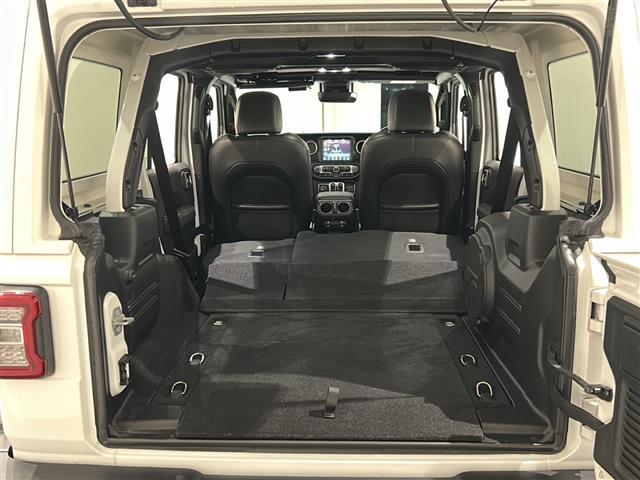 ジープ・ラングラーアンリミテッド サハラ AndroidAuto アダプティブクルーズコントロール アルパイン製プレミアムスピーカー ParkviewTMリアバックアップカメラ ブラインドスポットモニター オートハイビームヘッドライト(5枚目)