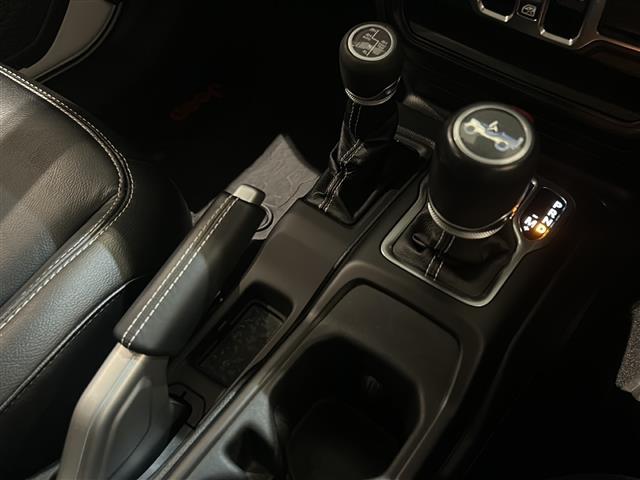 ジープ・ラングラーアンリミテッド サハラ AndroidAuto アダプティブクルーズコントロール アルパイン製プレミアムスピーカー ParkviewTMリアバックアップカメラ ブラインドスポットモニター オートハイビームヘッドライト(14枚目)