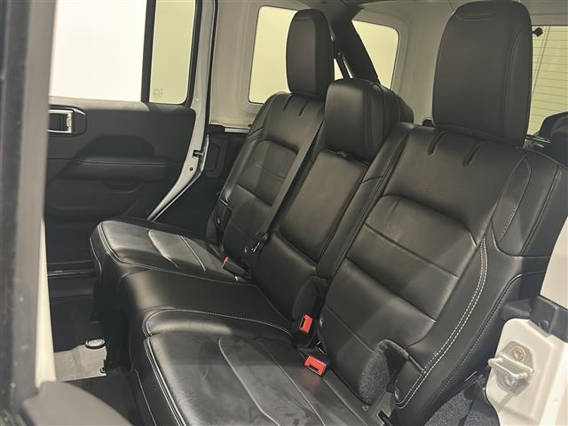 ジープ・ラングラーアンリミテッド サハラ AndroidAuto アダプティブクルーズコントロール アルパイン製プレミアムスピーカー ParkviewTMリアバックアップカメラ ブラインドスポットモニター オートハイビームヘッドライト(20枚目)