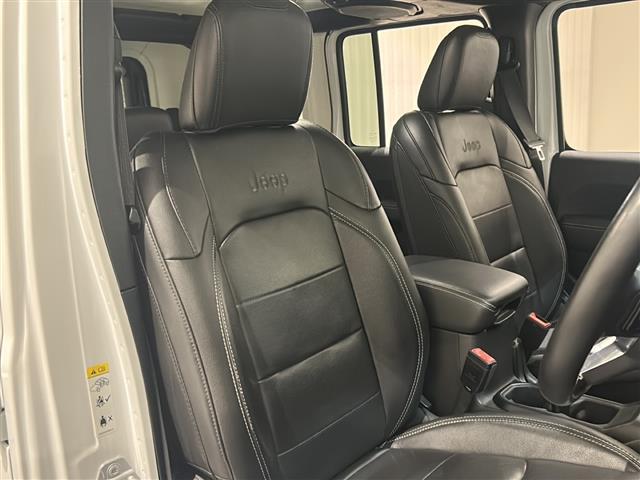 ジープ・ラングラーアンリミテッド サハラ AndroidAuto アダプティブクルーズコントロール アルパイン製プレミアムスピーカー ParkviewTMリアバックアップカメラ ブラインドスポットモニター オートハイビームヘッドライト(21枚目)