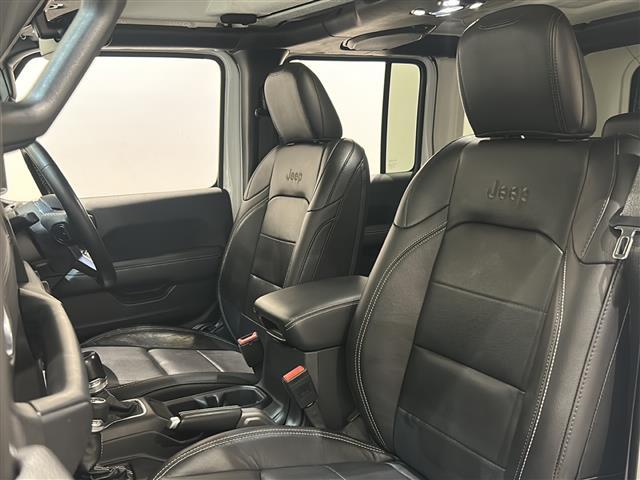 ジープ・ラングラーアンリミテッド サハラ AndroidAuto アダプティブクルーズコントロール アルパイン製プレミアムスピーカー ParkviewTMリアバックアップカメラ ブラインドスポットモニター オートハイビームヘッドライト(22枚目)