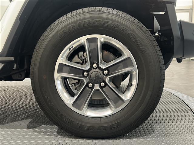 ジープ・ラングラーアンリミテッド サハラ AndroidAuto アダプティブクルーズコントロール アルパイン製プレミアムスピーカー ParkviewTMリアバックアップカメラ ブラインドスポットモニター オートハイビームヘッドライト(26枚目)