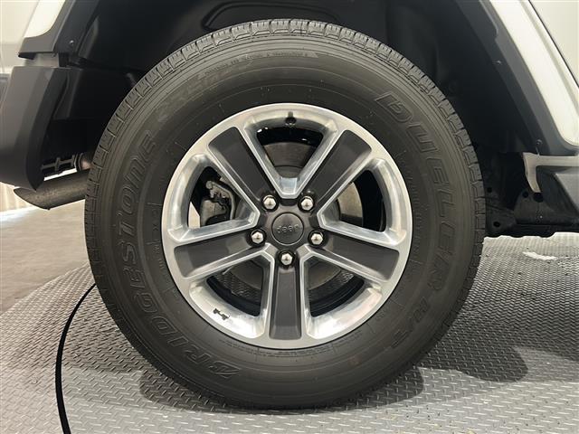 ジープ・ラングラーアンリミテッド サハラ AndroidAuto アダプティブクルーズコントロール アルパイン製プレミアムスピーカー ParkviewTMリアバックアップカメラ ブラインドスポットモニター オートハイビームヘッドライト(27枚目)