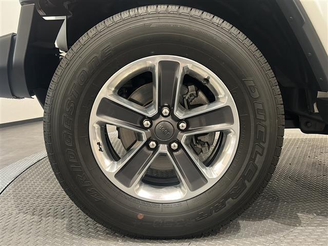 ジープ・ラングラーアンリミテッド サハラ AndroidAuto アダプティブクルーズコントロール アルパイン製プレミアムスピーカー ParkviewTMリアバックアップカメラ ブラインドスポットモニター オートハイビームヘッドライト(28枚目)