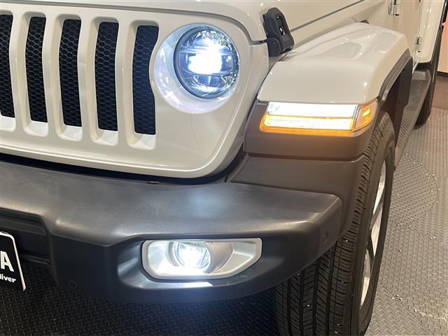 ジープ・ラングラーアンリミテッド サハラ AndroidAuto アダプティブクルーズコントロール アルパイン製プレミアムスピーカー ParkviewTMリアバックアップカメラ ブラインドスポットモニター オートハイビームヘッドライト(40枚目)