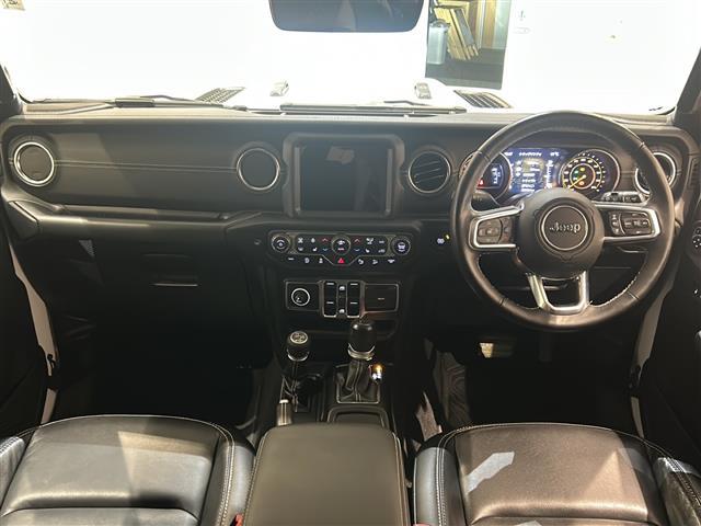 ジープ・ラングラーアンリミテッド サハラ AndroidAuto アダプティブクルーズコントロール アルパイン製プレミアムスピーカー ParkviewTMリアバックアップカメラ ブラインドスポットモニター オートハイビームヘッドライト(42枚目)