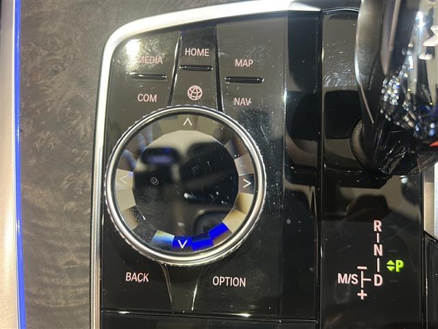 X7 xDrive 35d デザインピュアエクセレンス 電動パノラマ・ガラス・サンルーフ BMWヘッドアップ・ディスプレイ アダプティブ・ヘッドライト マッサージ機能(前席)純正ドライブレコーダー 360°カメラ アクティブ・クルーズ・コントロール(12枚目)