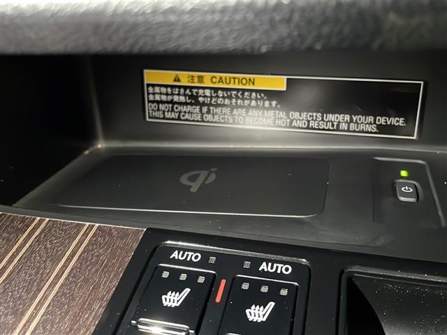 マットブラックにホワイトのＬＩＢＥＲＡＬＡのロゴの建物と看板が目印です。