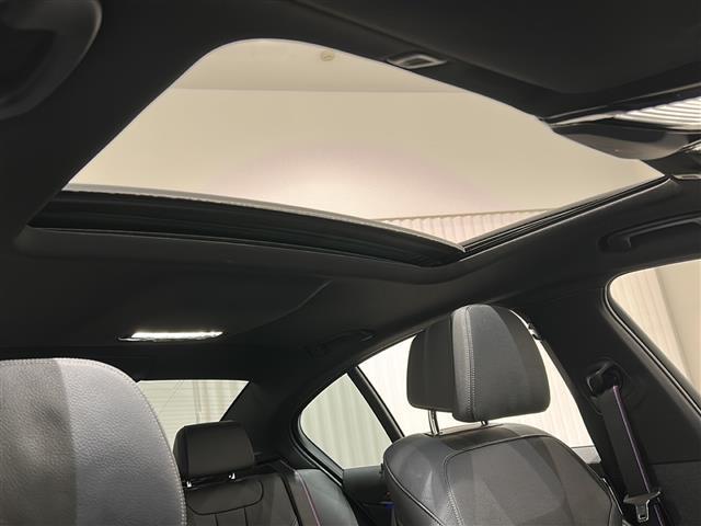 5シリーズ M550i xDrive 電動ガラス・サンルーフ(チルト&スライド、コンフォート・オープン/クローズ機能付)☆360°カメラシステム シートヒーター(前席)ベンチレーション(前席)アクティブクルーズコントロール(3枚目)