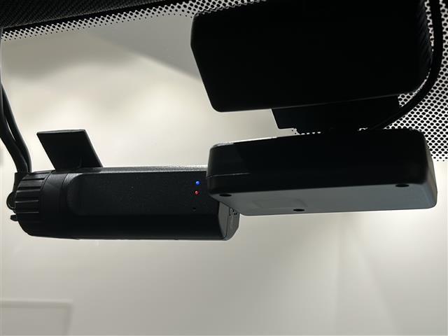 5シリーズ M550i xDrive 電動ガラス・サンルーフ(チルト&スライド、コンフォート・オープン/クローズ機能付)☆360°カメラシステム シートヒーター(前席)ベンチレーション(前席)アクティブクルーズコントロール(4枚目)