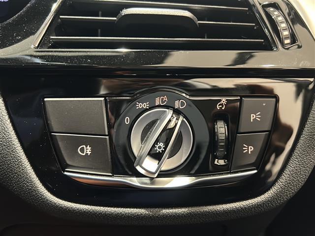 5シリーズ M550i xDrive 電動ガラス・サンルーフ(チルト&スライド、コンフォート・オープン/クローズ機能付)☆360°カメラシステム シートヒーター(前席)ベンチレーション(前席)アクティブクルーズコントロール(15枚目)