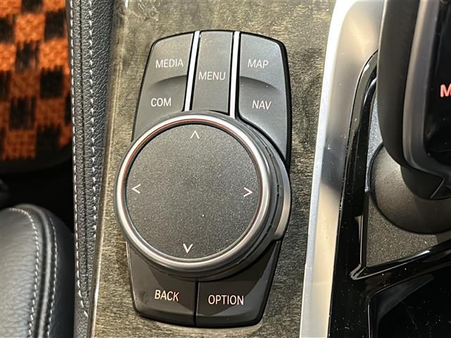 5シリーズ M550i xDrive 電動ガラス・サンルーフ(チルト&スライド、コンフォート・オープン/クローズ機能付)☆360°カメラシステム シートヒーター(前席)ベンチレーション(前席)アクティブクルーズコントロール(17枚目)