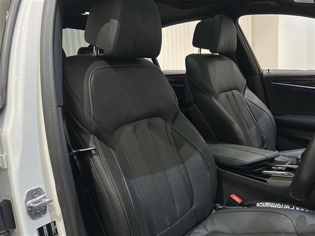 5シリーズ M550i xDrive 電動ガラス・サンルーフ(チルト&スライド、コンフォート・オープン/クローズ機能付)☆360°カメラシステム シートヒーター(前席)ベンチレーション(前席)アクティブクルーズコントロール(24枚目)
