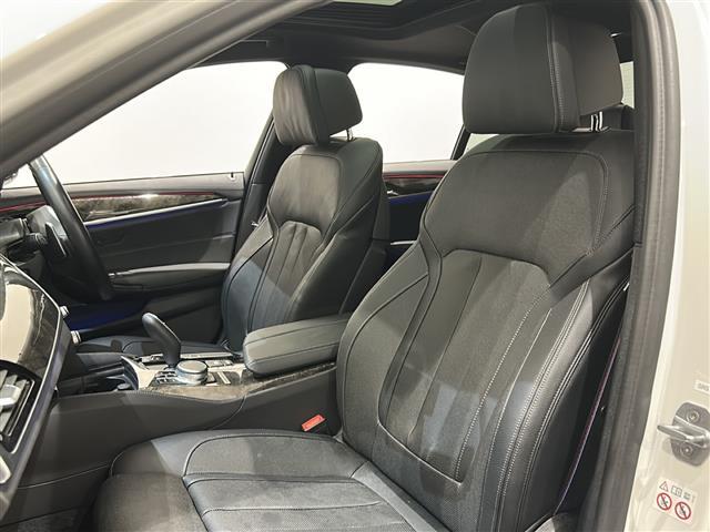 5シリーズ M550i xDrive 電動ガラス・サンルーフ(チルト&スライド、コンフォート・オープン/クローズ機能付)☆360°カメラシステム シートヒーター(前席)ベンチレーション(前席)アクティブクルーズコントロール(25枚目)