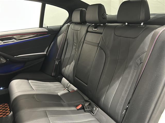 5シリーズ M550i xDrive 電動ガラス・サンルーフ(チルト&スライド、コンフォート・オープン/クローズ機能付)☆360°カメラシステム シートヒーター(前席)ベンチレーション(前席)アクティブクルーズコントロール(27枚目)