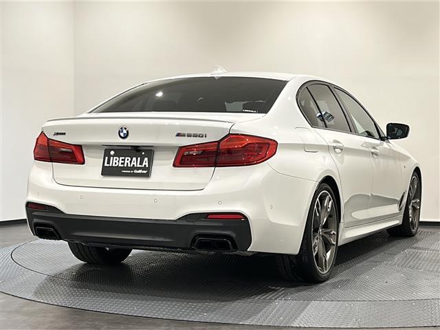 5シリーズ M550i xDrive 電動ガラス・サンルーフ(チルト&スライド、コンフォート・オープン/クローズ機能付)☆360°カメラシステム シートヒーター(前席)ベンチレーション(前席)アクティブクルーズコントロール(35枚目)