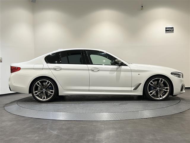5シリーズ M550i xDrive 電動ガラス・サンルーフ(チルト&スライド、コンフォート・オープン/クローズ機能付)☆360°カメラシステム シートヒーター(前席)ベンチレーション(前席)アクティブクルーズコントロール(36枚目)