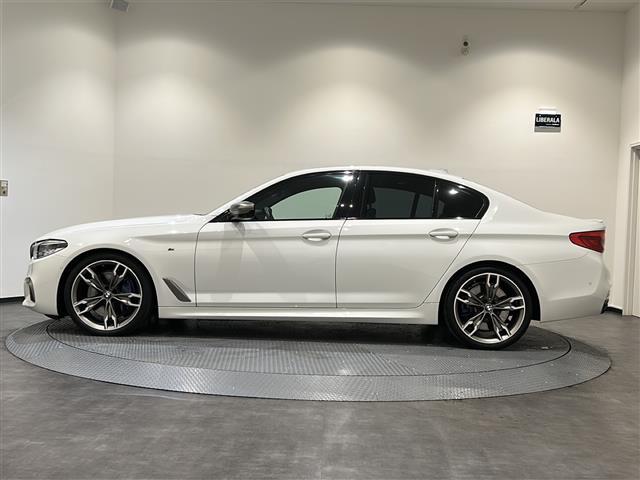5シリーズ M550i xDrive 電動ガラス・サンルーフ(チルト&スライド、コンフォート・オープン/クローズ機能付)☆360°カメラシステム シートヒーター(前席)ベンチレーション(前席)アクティブクルーズコントロール(37枚目)