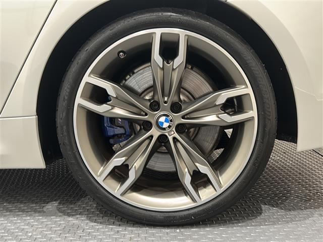 5シリーズ M550i xDrive 電動ガラス・サンルーフ(チルト&スライド、コンフォート・オープン/クローズ機能付)☆360°カメラシステム シートヒーター(前席)ベンチレーション(前席)アクティブクルーズコントロール(41枚目)