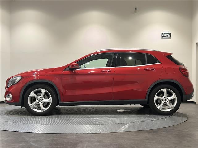 ＧＬＡクラス ＧＬＡ２２０　４マチック　プレミアムパッケージ　パノラミックスライディングルーフ　メモリー付フルパワーシートアンビエントライト　ｈａｒｍａｎ／ｋａｒｄｏｎサラウンドシステム　レーダーセーフティパッケージ（32枚目）