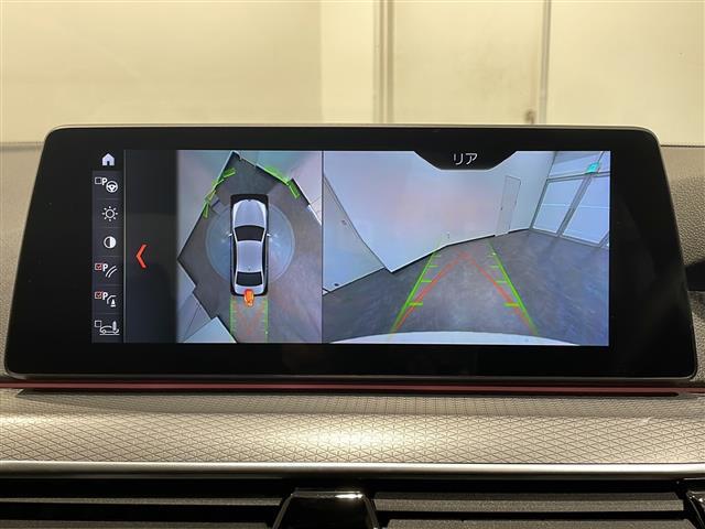 マットブラックにホワイトのＬＩＢＥＲＡＬＡのロゴの建物と看板が目印です。