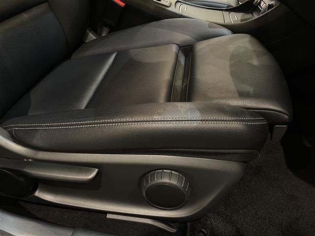 GLAクラス GLA220 4マチック レーダーセーフティパッケージ ブラインドスポットアシスト アクティブディスタンスアシスト レーンキーピングアシスト 本革シート アンビエントライト HDDナビゲーションシステム TV(5枚目)