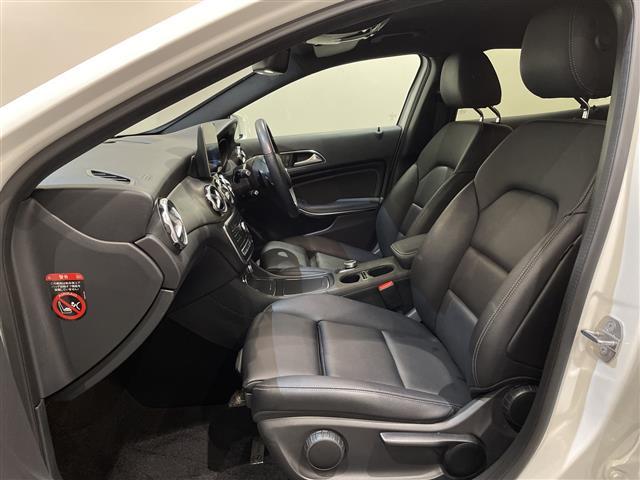 GLAクラス GLA220 4マチック レーダーセーフティパッケージ ブラインドスポットアシスト アクティブディスタンスアシスト レーンキーピングアシスト 本革シート アンビエントライト HDDナビゲーションシステム TV(6枚目)