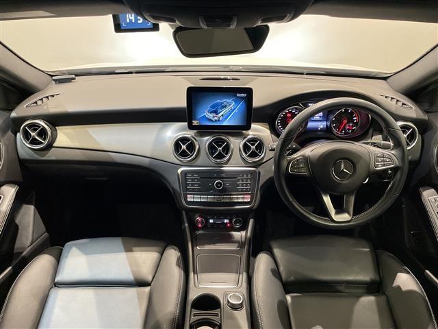 GLAクラス GLA220 4マチック レーダーセーフティパッケージ ブラインドスポットアシスト アクティブディスタンスアシスト レーンキーピングアシスト 本革シート アンビエントライト HDDナビゲーションシステム TV(8枚目)