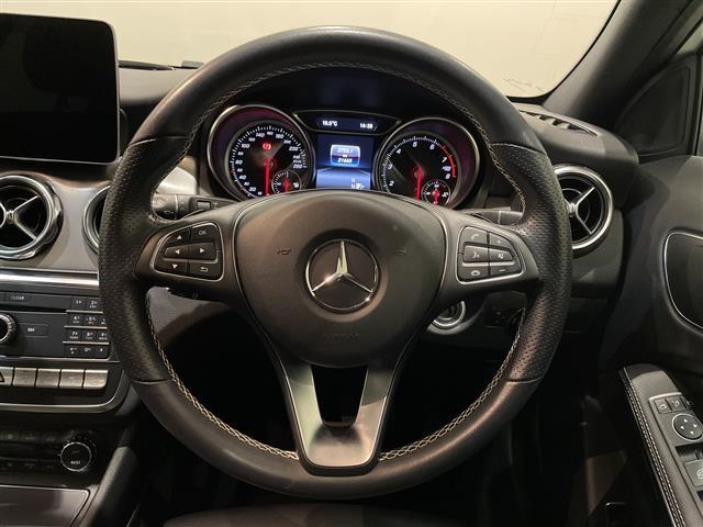 GLAクラス GLA220 4マチック レーダーセーフティパッケージ ブラインドスポットアシスト アクティブディスタンスアシスト レーンキーピングアシスト 本革シート アンビエントライト HDDナビゲーションシステム TV(9枚目)