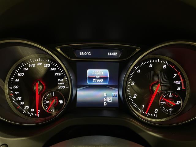 GLAクラス GLA220 4マチック レーダーセーフティパッケージ ブラインドスポットアシスト アクティブディスタンスアシスト レーンキーピングアシスト 本革シート アンビエントライト HDDナビゲーションシステム TV(10枚目)