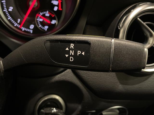 GLAクラス GLA220 4マチック レーダーセーフティパッケージ ブラインドスポットアシスト アクティブディスタンスアシスト レーンキーピングアシスト 本革シート アンビエントライト HDDナビゲーションシステム TV(25枚目)