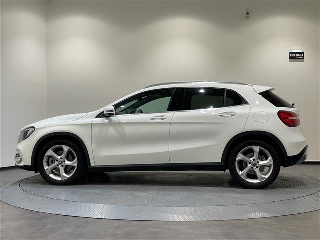 GLAクラス GLA220 4マチック レーダーセーフティパッケージ ブラインドスポットアシスト アクティブディスタンスアシスト レーンキーピングアシスト 本革シート アンビエントライト HDDナビゲーションシステム TV(35枚目)