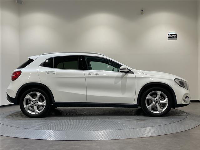 GLAクラス GLA220 4マチック レーダーセーフティパッケージ ブラインドスポットアシスト アクティブディスタンスアシスト レーンキーピングアシスト 本革シート アンビエントライト HDDナビゲーションシステム TV(36枚目)