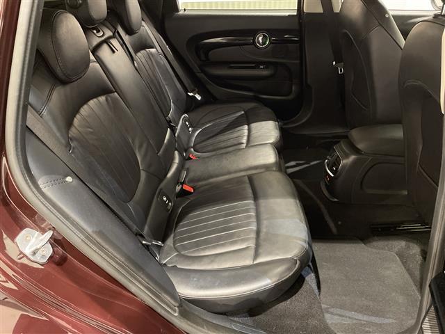 MINI クーパーS クラブマン オール4 MiniYoursレザーラウンジカーボンブラックシート アダプティブクルーズコントロール レーンキピングアシスト リア・ビュー・カメラ MINIドライビング・モード(3枚目)