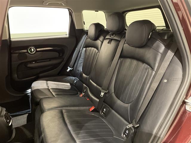 MINI クーパーS クラブマン オール4 MiniYoursレザーラウンジカーボンブラックシート アダプティブクルーズコントロール レーンキピングアシスト リア・ビュー・カメラ MINIドライビング・モード(4枚目)