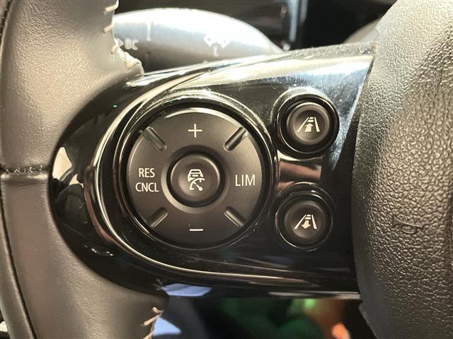 MINI クーパーS クラブマン オール4 MiniYoursレザーラウンジカーボンブラックシート アダプティブクルーズコントロール レーンキピングアシスト リア・ビュー・カメラ MINIドライビング・モード(14枚目)