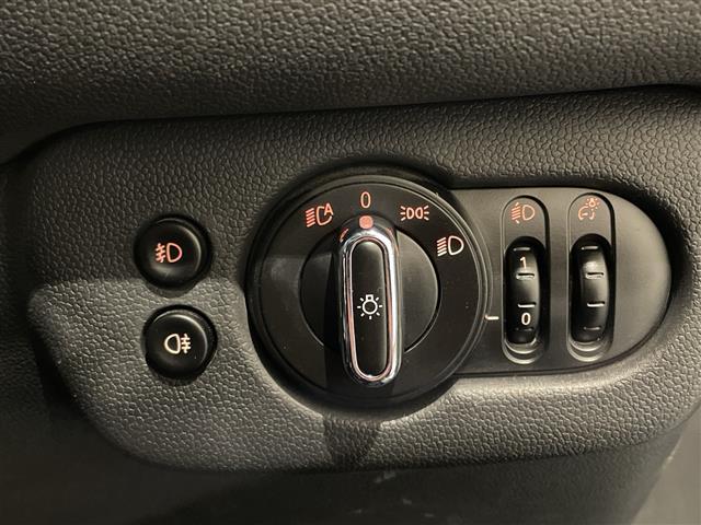 MINI クーパーS クラブマン オール4 MiniYoursレザーラウンジカーボンブラックシート アダプティブクルーズコントロール レーンキピングアシスト リア・ビュー・カメラ MINIドライビング・モード(19枚目)