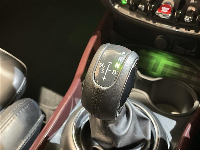 MINI クーパーS クラブマン オール4 MiniYoursレザーラウンジカーボンブラックシート アダプティブクルーズコントロール レーンキピングアシスト リア・ビュー・カメラ MINIドライビング・モード(20枚目)