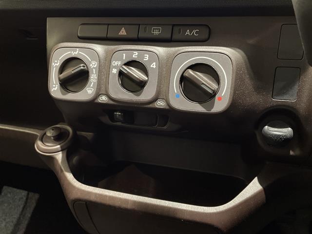 パッソ Ｘ　クツロギ　アイドリングストップ．Ｂｌｕｅｔｏｏｔｈ．ＡＢＳ．ＣＤ／ＣＤチェンジャー．ＡＵＸ．ワンセグＴＶ．ベンチシート．ＳＤナビ．前後ドライブレコーダー．横滑り防止装置．Ｗエアバッグ．純正アルミホイール（10枚目）