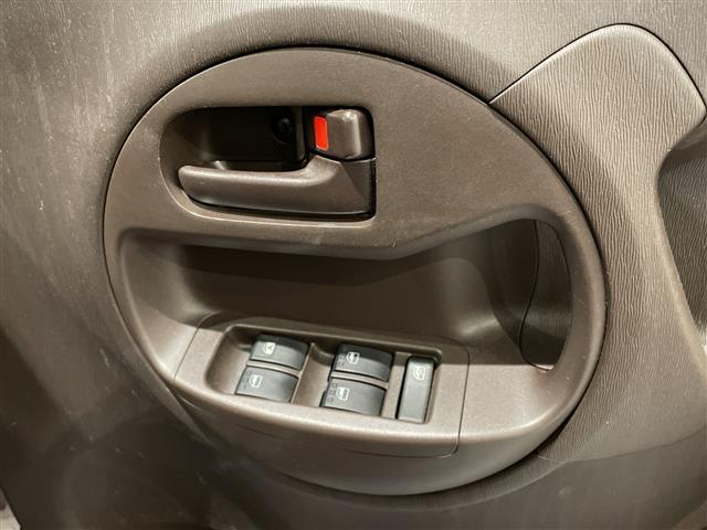 パッソ Ｘ　クツロギ　アイドリングストップ．Ｂｌｕｅｔｏｏｔｈ．ＡＢＳ．ＣＤ／ＣＤチェンジャー．ＡＵＸ．ワンセグＴＶ．ベンチシート．ＳＤナビ．前後ドライブレコーダー．横滑り防止装置．Ｗエアバッグ．純正アルミホイール（12枚目）