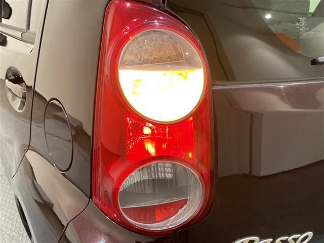 パッソ Ｘ　クツロギ　アイドリングストップ．Ｂｌｕｅｔｏｏｔｈ．ＡＢＳ．ＣＤ／ＣＤチェンジャー．ＡＵＸ．ワンセグＴＶ．ベンチシート．ＳＤナビ．前後ドライブレコーダー．横滑り防止装置．Ｗエアバッグ．純正アルミホイール（35枚目）