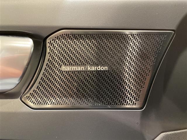 ＸＣ４０ Ｔ４　ＡＷＤ　Ｒデザイン　ワンオーナー　純正ＨＤＤナビ【ＢＴ／フルセグＴＶ／ＦＭ／ＡＭ／Ａｐｐｌｅｃａｒｐｌａｙ】ハーマンカードンスピーカー　全方位／フロント／両サイド／バックカメラ　ドライブレコーダー（4枚目）