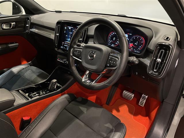 ＸＣ４０ Ｔ４　ＡＷＤ　Ｒデザイン　ワンオーナー　純正ＨＤＤナビ【ＢＴ／フルセグＴＶ／ＦＭ／ＡＭ／Ａｐｐｌｅｃａｒｐｌａｙ】ハーマンカードンスピーカー　全方位／フロント／両サイド／バックカメラ　ドライブレコーダー（7枚目）