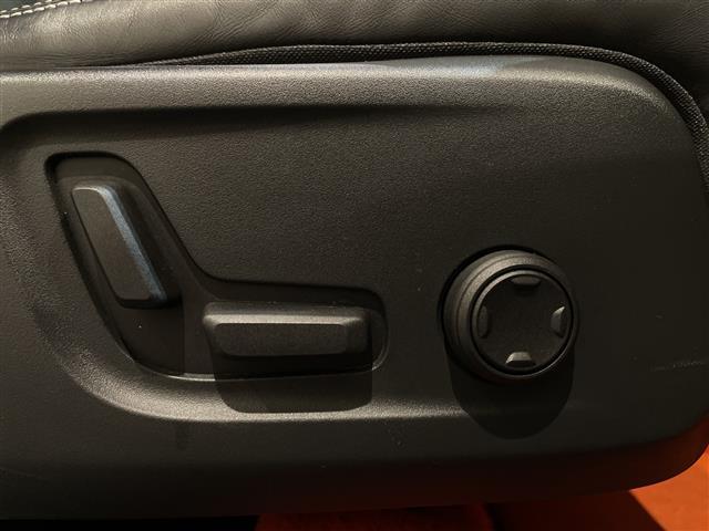 ＸＣ４０ Ｔ４　ＡＷＤ　Ｒデザイン　ワンオーナー　純正ＨＤＤナビ【ＢＴ／フルセグＴＶ／ＦＭ／ＡＭ／Ａｐｐｌｅｃａｒｐｌａｙ】ハーマンカードンスピーカー　全方位／フロント／両サイド／バックカメラ　ドライブレコーダー（15枚目）