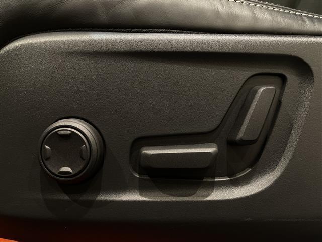 ＸＣ４０ Ｔ４　ＡＷＤ　Ｒデザイン　ワンオーナー　純正ＨＤＤナビ【ＢＴ／フルセグＴＶ／ＦＭ／ＡＭ／Ａｐｐｌｅｃａｒｐｌａｙ】ハーマンカードンスピーカー　全方位／フロント／両サイド／バックカメラ　ドライブレコーダー（16枚目）